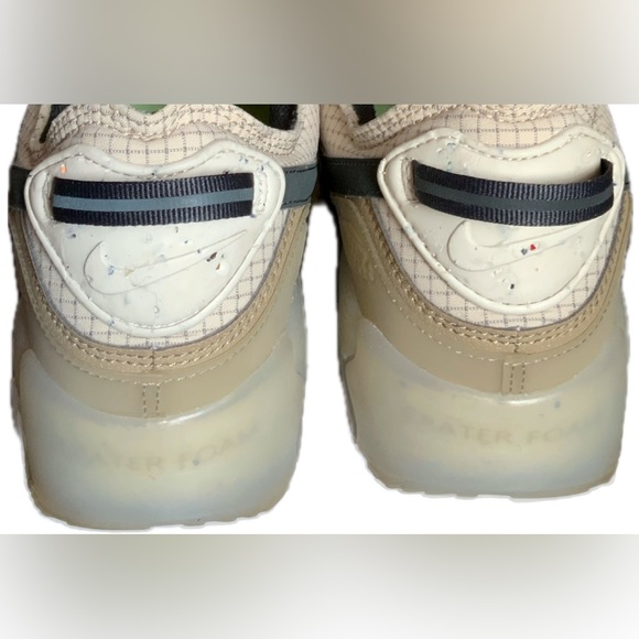 NIKES MENS SIZE 10 ‘ RARE ‘ - Picture 3 of 3